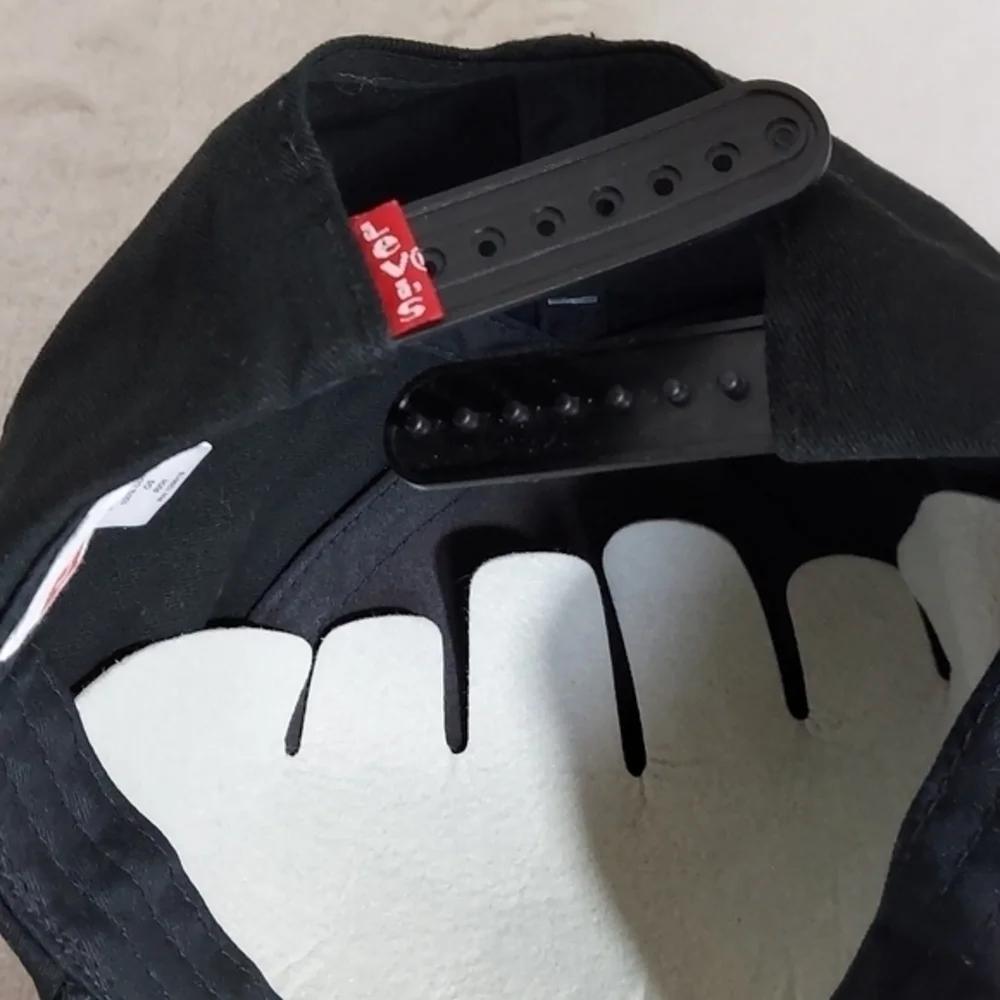 Levi's Black Snapback Baseball Cap‎ Levi's Logo in bold letters Embroidered